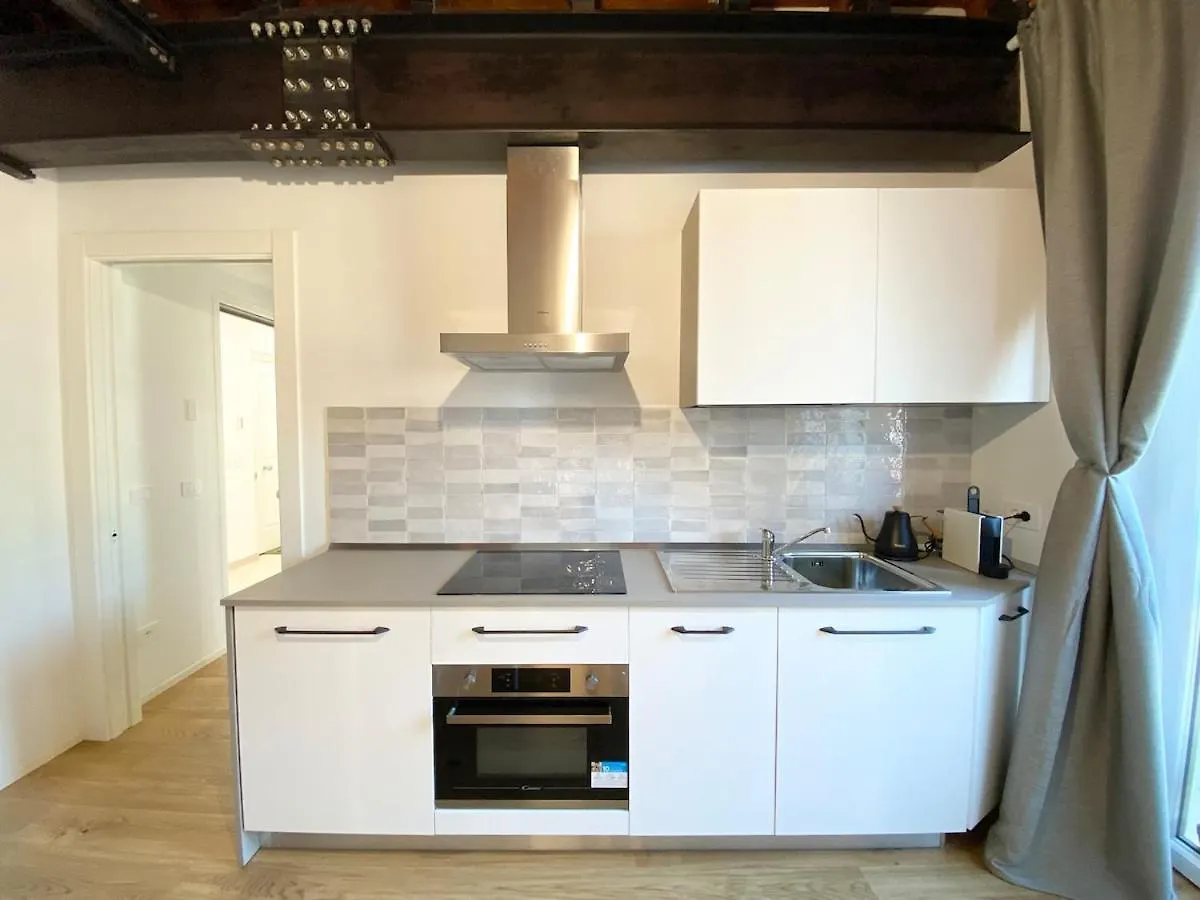Bright Elegance - Motta Apartments コモ