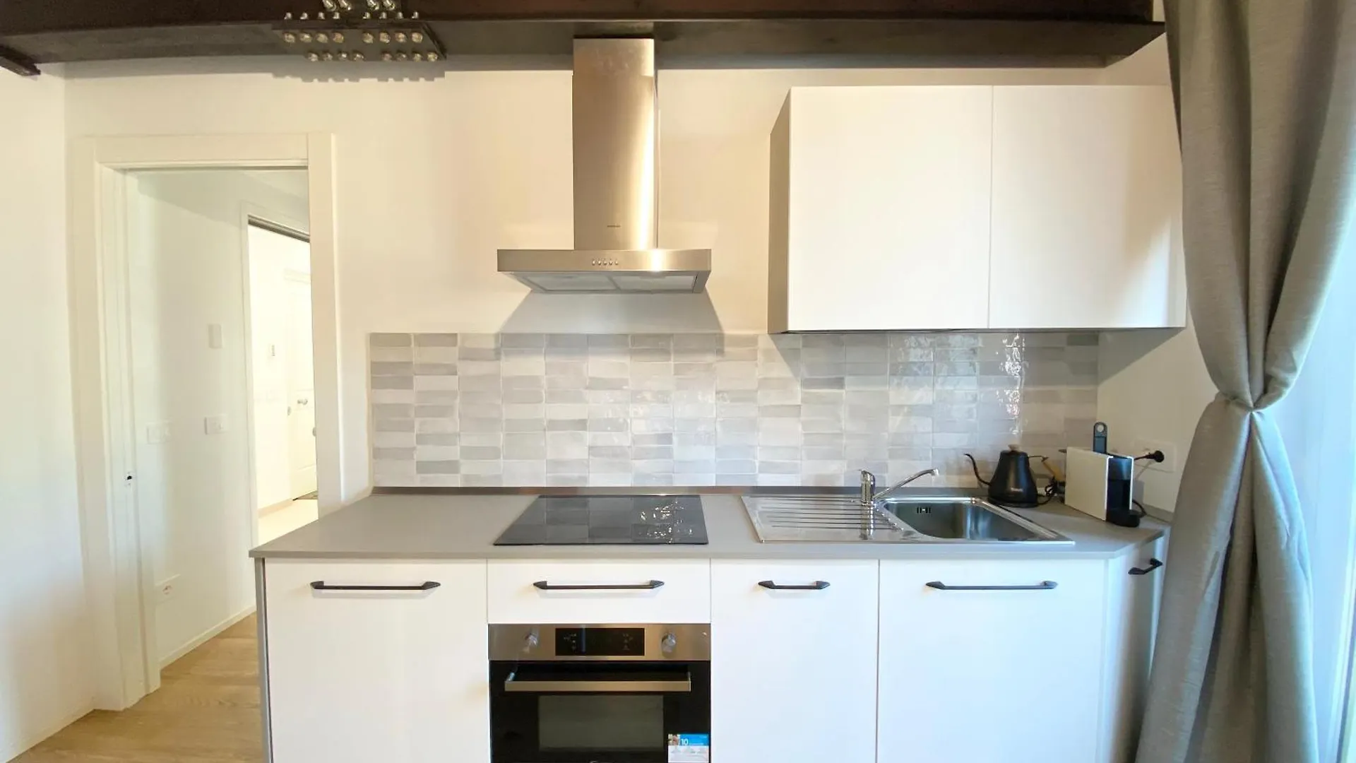 Bright Elegance - Motta Apartments Como 0*,  İtalya